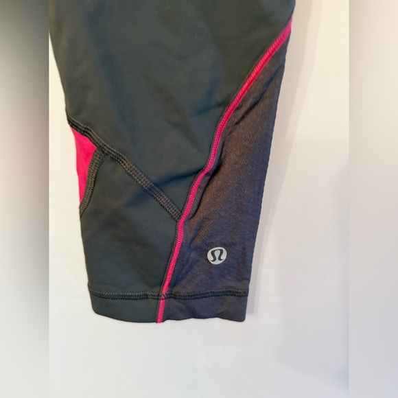 LULULEMON RUN INSPIRED CAPRI CROPPED GRAY PINK TRIM LEGGINGS SIZE 6 - Picture 4 of 5